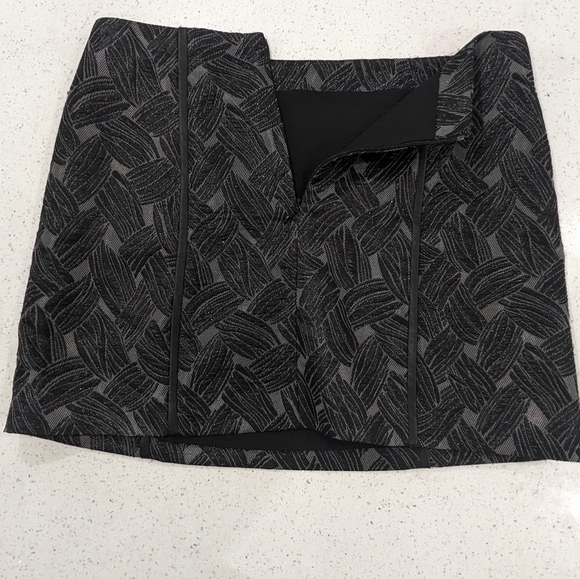 BCBGMaxAzria Black Mini Skirt Formal Party Lined Back Zipper Metallic Size Large - Picture 6 of 11